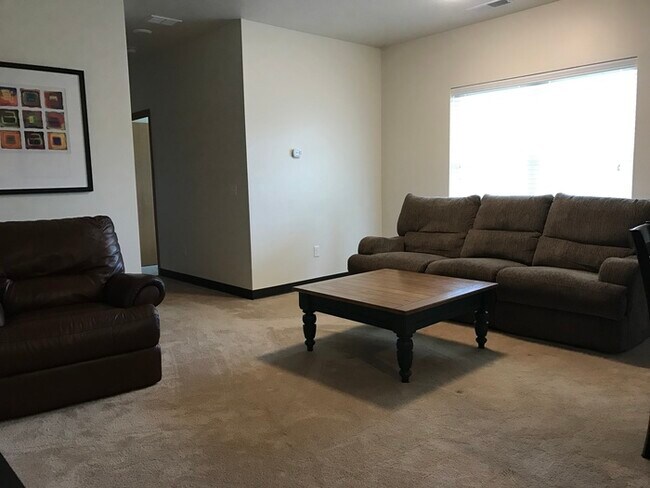 Building Photo - 46851 Red Fox Ln