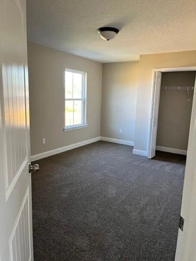 Building Photo - g 3-bedroom, 2.5-bathroom, two-story home ...