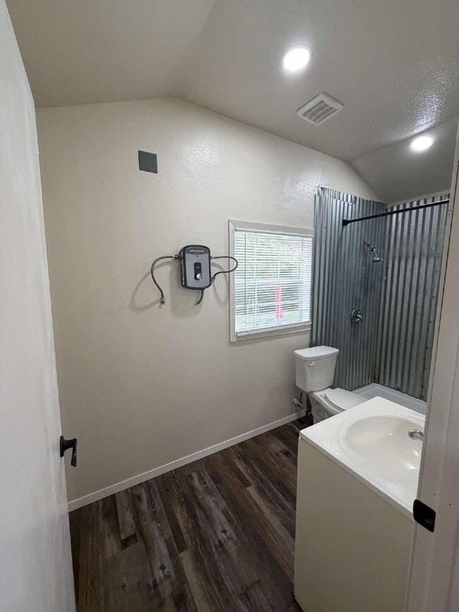 Foto del edificio - Charming 1-Bedroom Home with Modern Amenities in Longview, TX!