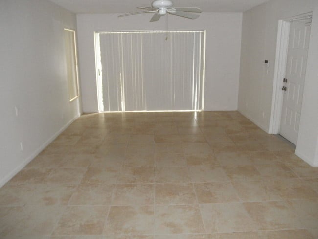 Building Photo - 13830  Oneida Drive D1 Delray Beach FL 33446