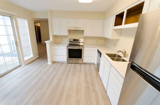 Foto del edificio - 6 MONTH LEASE! Spacious 3 bedroom 2 bath t...