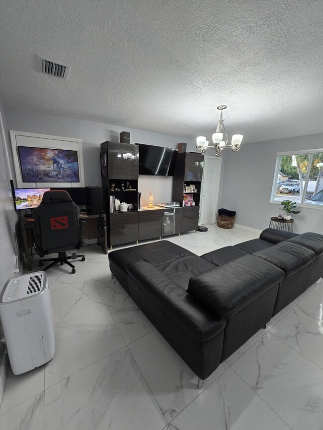 Foto del edificio - 2240 NW 178th St