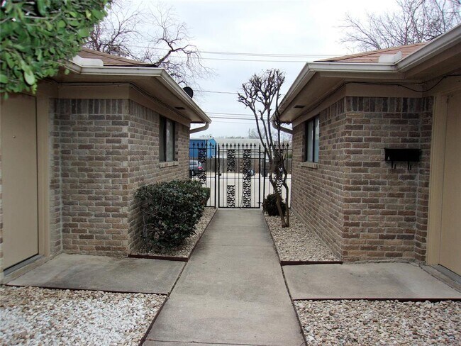 Building Photo - 106 Priddy Ln