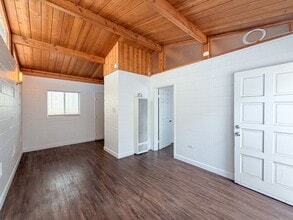 Building Photo - 313-317 Highland Dr