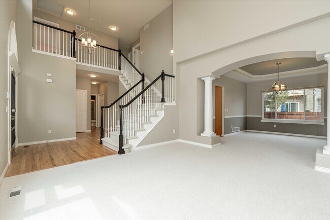Building Photo - 14925 E Lake Pl