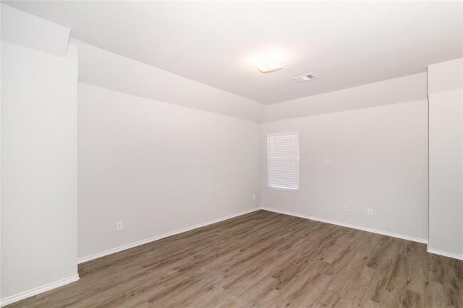 Building Photo - 304 Pronghorn Dr