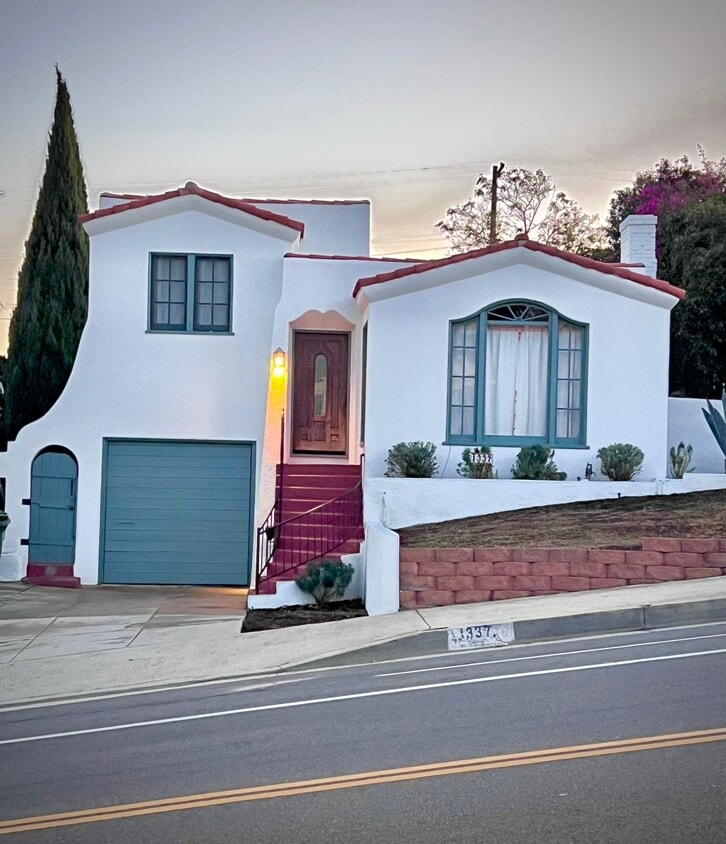 Primary Photo - 1337 W 19th St