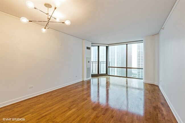 Foto del edificio - 450 E Waterside Dr