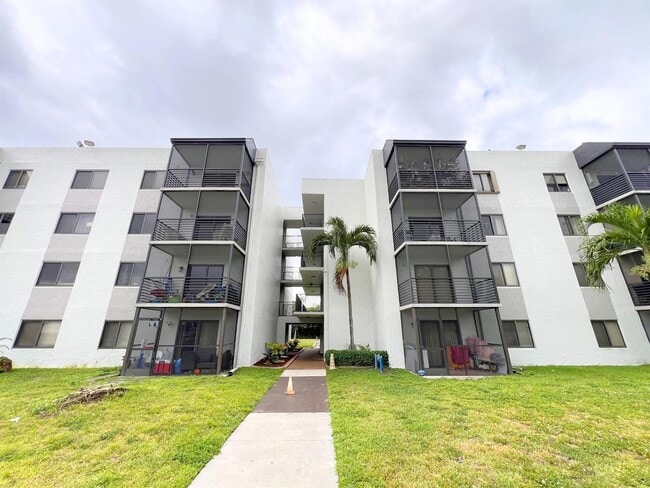 Building Photo - 3700 N Pine Island Rd