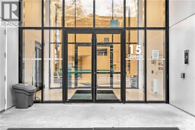 Photo du bâtiment - 15 Queen St S
