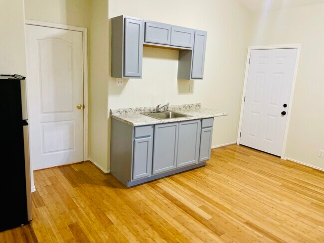 Kitchenette - 2809 Anejo Dr