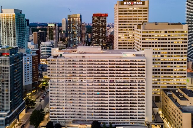 Building Photo - Yonge Eglinton Apartments – Duplex