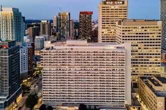 Building Photo - 1 Month Free RentYonge Eglinton Apartments...