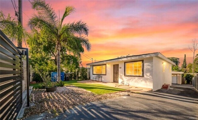 Foto del edificio - 10431 Las Lunitas Ave