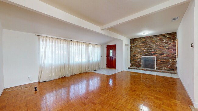 Building Photo - 495 E Marigold St