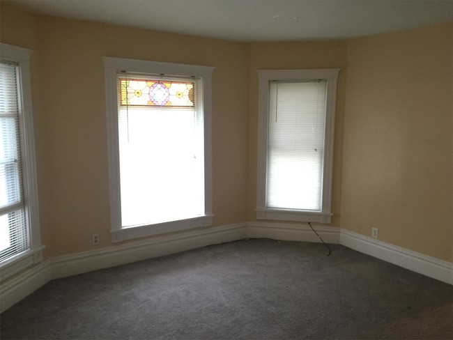 Building Photo - 617 Saint Charles St