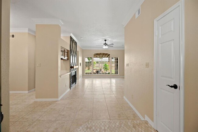 Foto del edificio - 710 Lochnell Dr