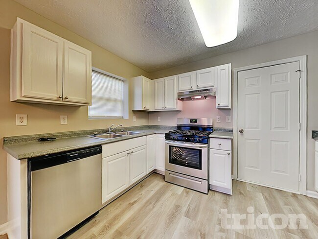 Foto del edificio - 915 Riley Farm Ln