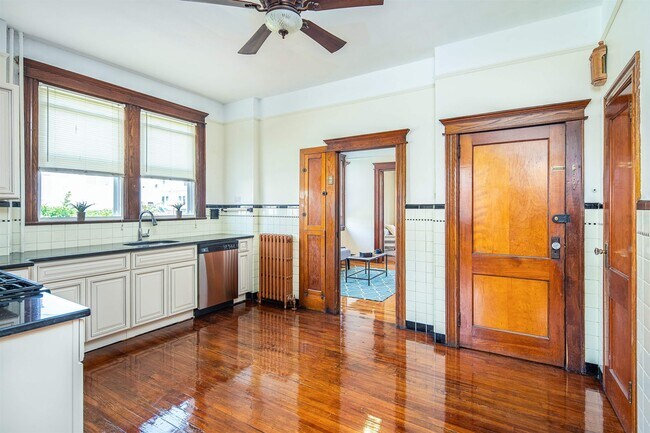 Foto del edificio - 6415 Bergenwood Ave