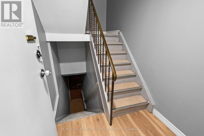 Building Photo - 608 Gerrard St E