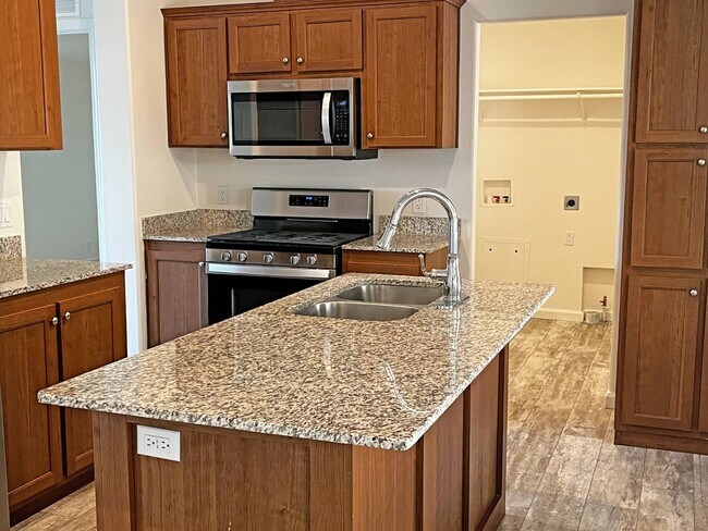 Foto del edificio - 21100 State St