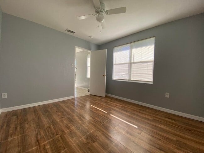 Building Photo - Cute 2/2 in Holly Hill