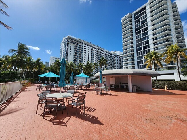 Foto del edificio - 2401 Collins Ave