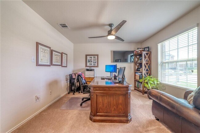 Foto del edificio - 2100 Littleton Dr