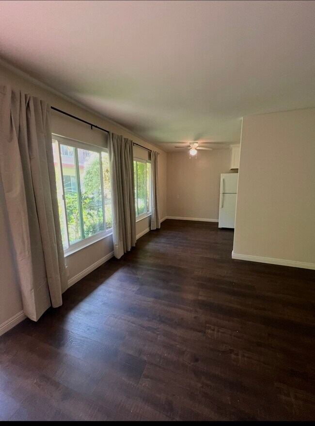 Foto del edificio - 819 E 4th St