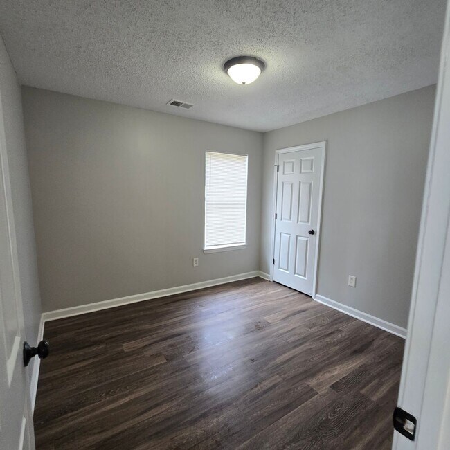 Building Photo - 5359 Farm Ridge Dr