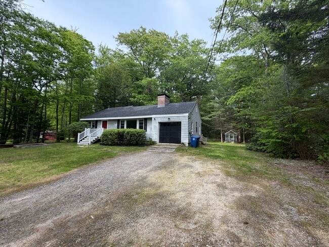 Building Photo - 3BD/1BA Single Family Home in Westbrook - Available Now