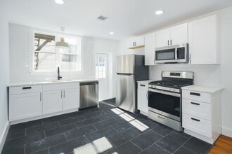 Building Photo - 724 Dickinson St