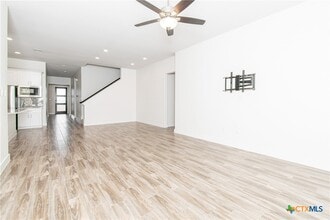 Building Photo - 308 Saturnia Dr