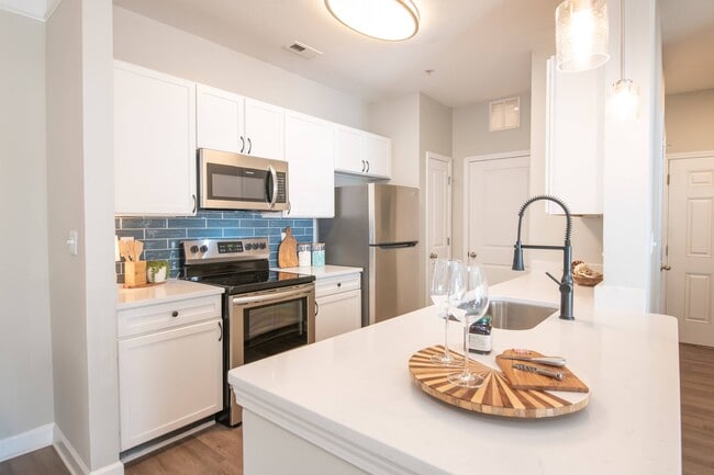 Building Photo - Avana Lake Norman