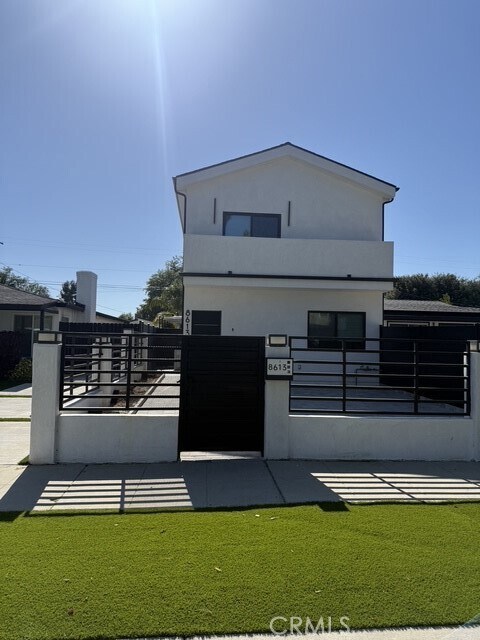 Foto del edificio - 8613 Oakdale Ave