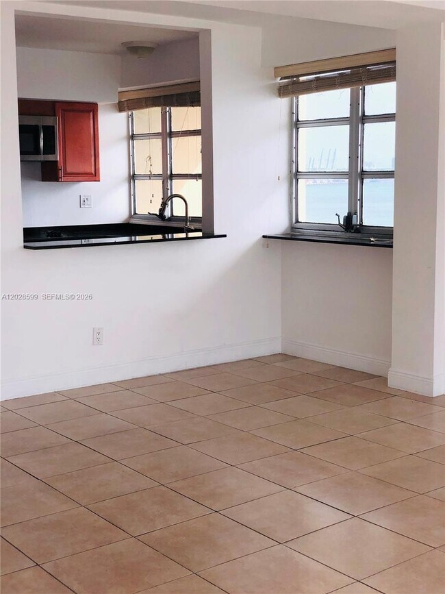 Foto del edificio - 1430 Brickell Bay Dr