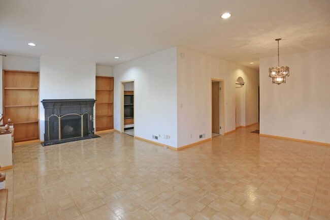 Building Photo - 1271 3rd Ave