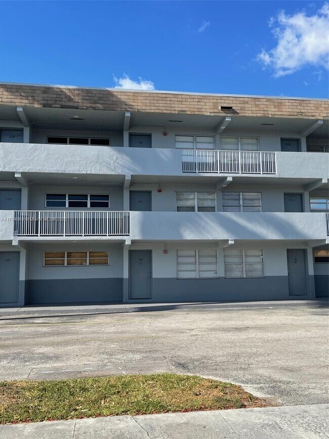Foto del edificio - 11195 SW 1st St
