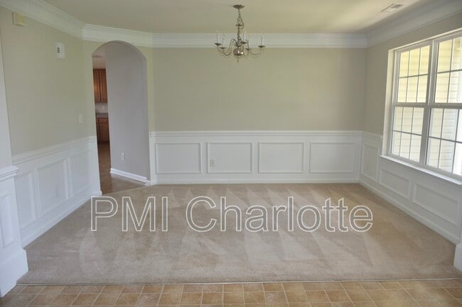 Building Photo - 307 Glennallen Rd