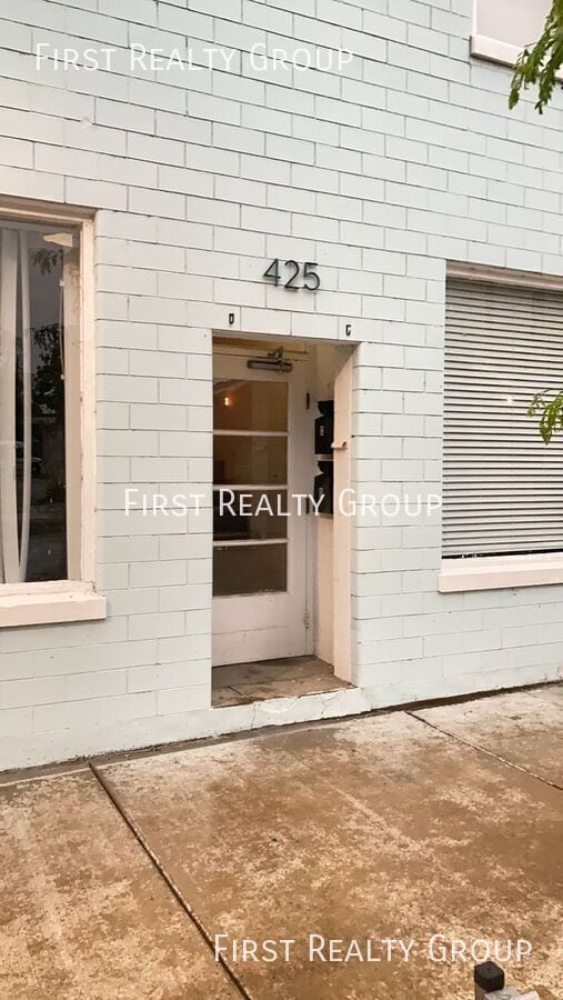 Building Photo - 425 S Main St