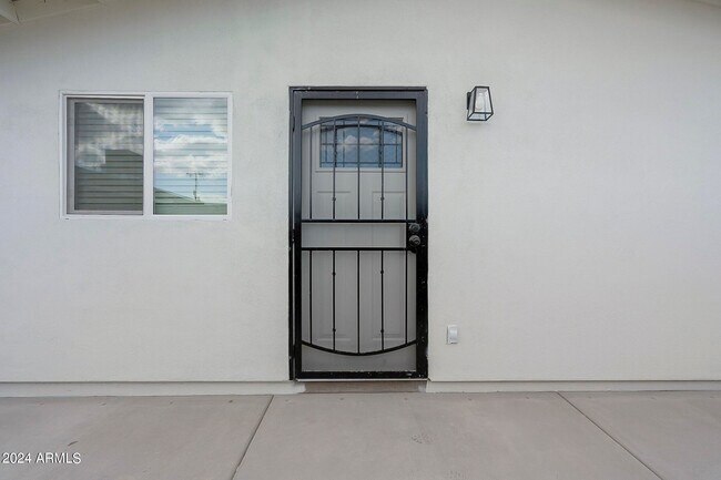 Foto del edificio - 9439 N 11th Ave