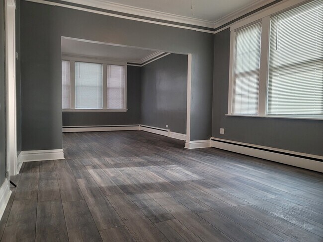 Building Photo - 8506 S Manistee Ave