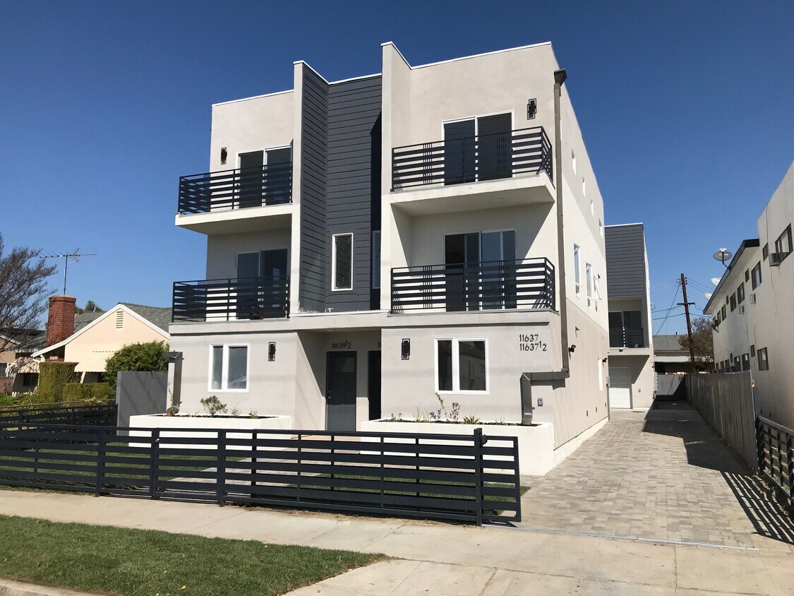 Foto principal - 11639 Kittridge St