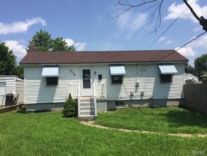 Building Photo - 9954 Meadow Ave