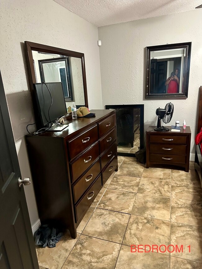 1st bedroom - 3840 Janie Ct