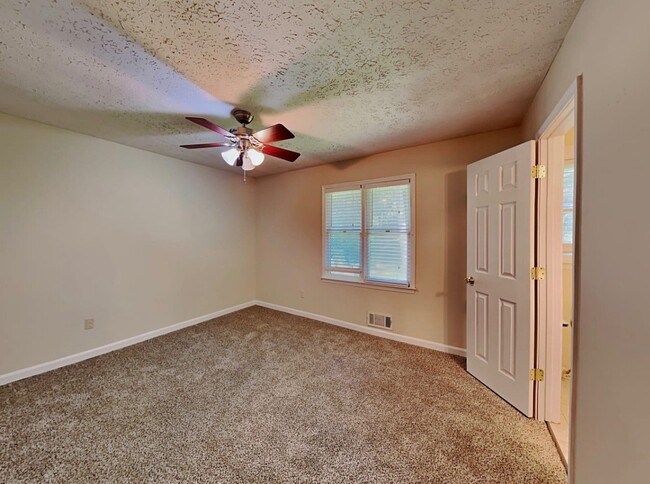 Building Photo - 139 Cedar Ridge Trail