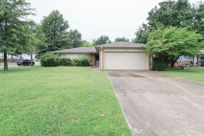 Building Photo - Prime Location! 3 bed/ 2 bath! Schedule a ...