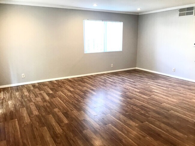 Foto del edificio - 13126 Bromont Ave