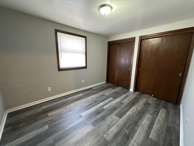 Foto del edificio - 2331 Forest View Rd