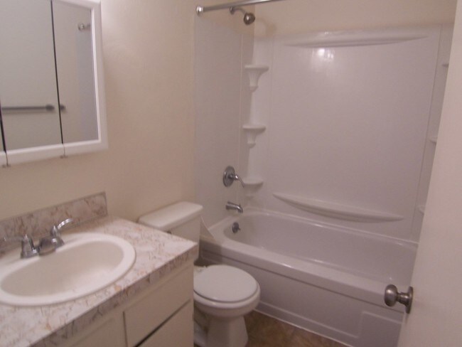 Building Photo - 17160 Avondale Way